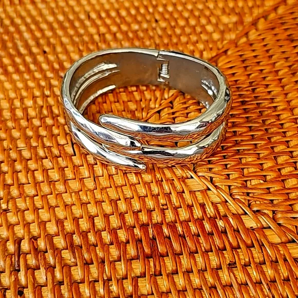 Bracelet - Picture 1 of 5